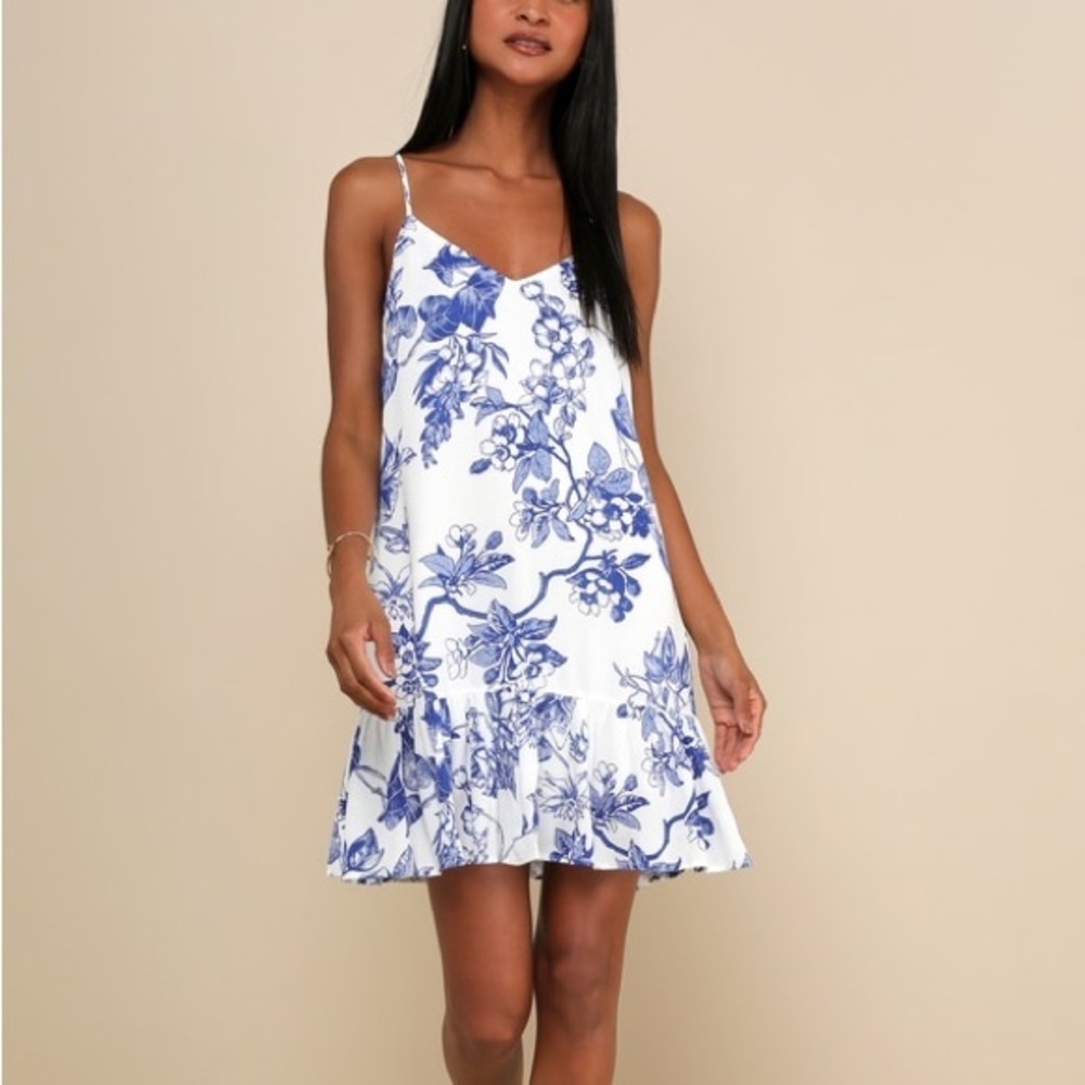LULU’S Garden Bloom Blue and White Floral Print Ruffled Shift Dress size S Small